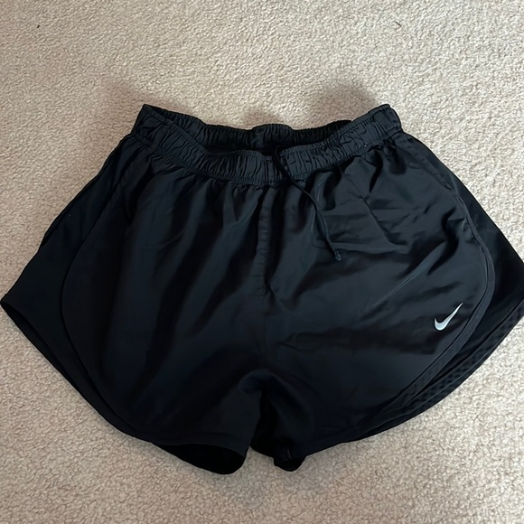 Nike shorts - Picture 3 of 6